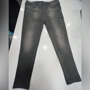 Universal Standard High Rise 5 Pocket Vintage
Logan 32"